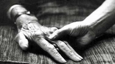 Mujer de servicio asfixia hasta matar a hombre de 94 años