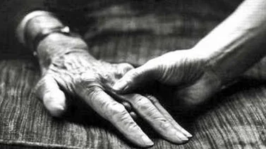 Mujer de servicio asfixia hasta matar a hombre de 94 años