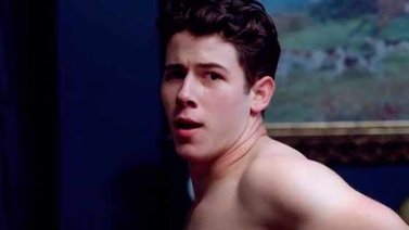 Nick Jonas vuelve a Scream Queens con sed de venganza
