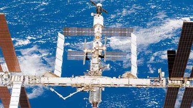 Expertos acuerdan permitir que satélites rastreen aviones