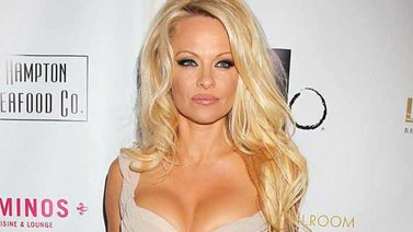 Pamela Anderson celebra desnuda su cura del Hepatitis C (Foto)