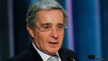 Álvaro Uribe critica al al gobierno de Juan Manuel Santos Álvaro Uribe critica al al gobierno de Juan Manuel Santos