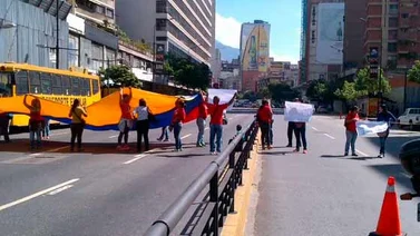 Manifestantes se retiran y se restablece el paso vehicular en la Francisco Fajardo