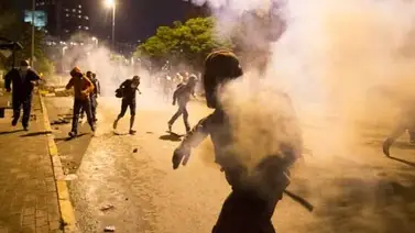 Se enfrentan seguidores del partido HDP y del AKP en Turquía Se enfrentan seguidores del partido HDP y del AKP en Turquía