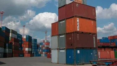 Llegan tuberías y sustancias químicas a Puerto Cabello