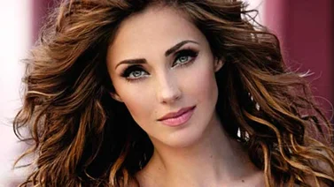 Anahi en el número 1 de Billboard con su tema "Rumba"