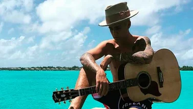 Justin Bieber muestra su nuevo tatuaje