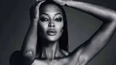Naomi Campbell publicó una fotografía en "topless" Naomi Campbell publicó una fotografía en "topless"