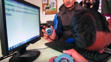 Rompe récord por escribir con la nariz a alta velocidad (Vídeo)