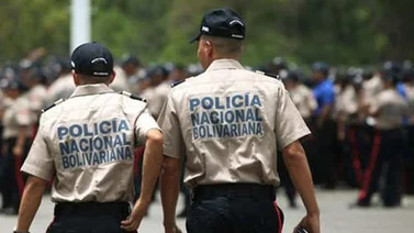 Escoltas de viceministra detienen a dos polichoros
