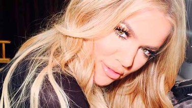 Khloé Kardashian se quita un tatuaje que decía "Papi" (+Video)