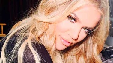 Khloé Kardashian se quita un tatuaje que decía "Papi" (+Video)