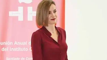 Algunos atuendos que muestran el estilo de La Reina Letizia Algunos atuendos que muestran el estilo de La Reina Letizia