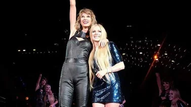 Taylor Swift y Avil Lavigne cantaron juntas