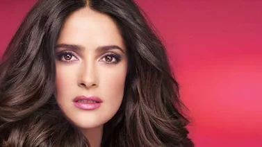 Salma Hayek le huye a las cirugías estéticas
