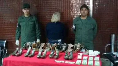 Agarran a mujer con cocaína dentro de 5 pares de sandalias