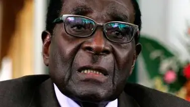 Presidente de Zimbabue condena la muerte del león Cecil Presidente de Zimbabue condena la muerte del león Cecil