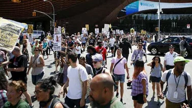 Marcharon en Ferguson a un año de la muerte de Michael Brown