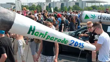 Personas marcharon en Berlín por legalización del cannabis Personas marcharon en Berlín por legalización del cannabis