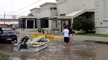 Inundaciones obligan a cambiar lugares de votación en Argentina