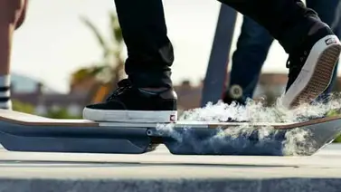 La patineta flotadora que se asemeja a la de Volver al Futuro La patineta flotadora que se asemeja a la de Volver al Futuro