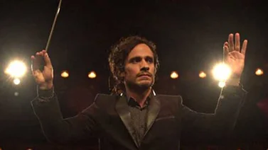 Gael García Bernal es la copia de Dudamel en parodia de Amazon