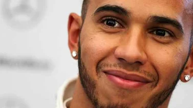 Lewis Hamilton suma un nuevo tatuaje a su lista