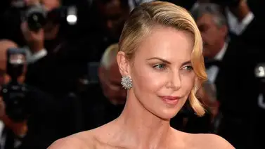 Charlize Theron le dijo Obama que fuera a un club de strippers Charlize Theron le dijo Obama que fuera a un club de strippers