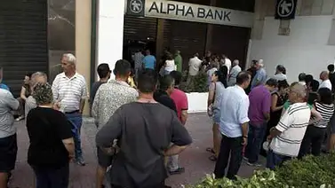 Bancos de Grecia abrirán el próximo lunes Bancos de Grecia abrirán el próximo lunes