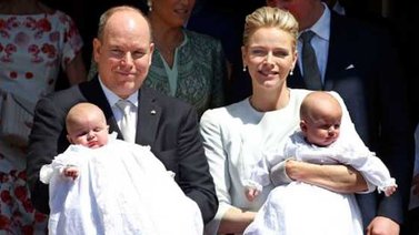 Regalan joyas Cartier a los príncipes bebés Jaime y Gabriela