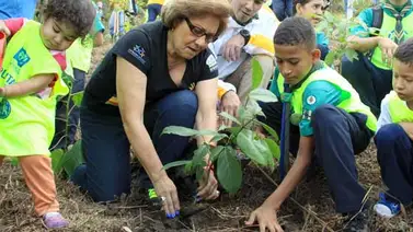 Helen Fernández: "Hoy plantamos vida con 448 deseos de cambio" Helen Fernández: "Hoy plantamos vida con 448 deseos de cambio"