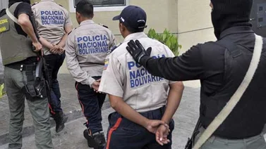 Acusan a nueve PNB de someter y robar a pasajeros de un autobús