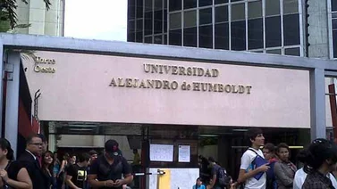 Motorizados entran a la Universidad Alejandro Humboldt y atracan a estudiantes