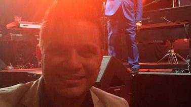 Omar Acedo: ¿Así o más fanático? de Armando Manzanero