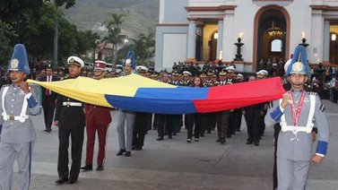 Con izada de la Bandera comenzaron actos conmemorativos del 5 de julio