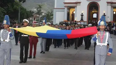 Con izada de la Bandera comenzaron actos conmemorativos del 5 de julio Con izada de la Bandera comenzaron actos conmemorativos del 5 de julio