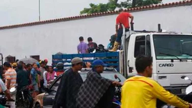 Habitantes de Guadualito trancan acceso en protesta por desatención