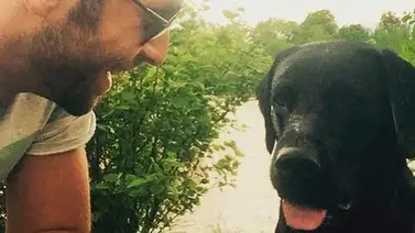 Le puso "Messi" a su perro el ganador de Eurovisión 2015 Le puso "Messi" a su perro el ganador de Eurovisión 2015