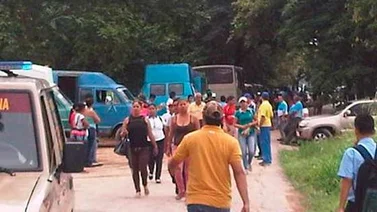 Vecinos cierran vía en Cojedes por fallas en servicios públicos
