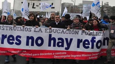 Profesores chilenos cumplen un mes de paralización sin acuerdos