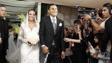 Multitudinaria boda de Keylor Navas y Andrea Salas en Costa Rica