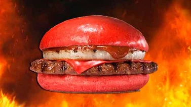 ¿Probarías la nueva hamburguesa de color rojo?