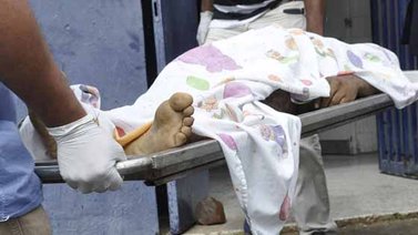 Balean a un joven mientras cocinaba dentro de su vivienda en Antímano