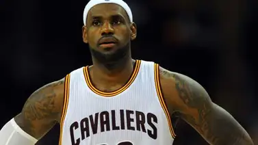 LeBron mostró accidentalmente su miembro durante las finales de la NBA LeBron mostró accidentalmente su miembro durante las finales de la NBA