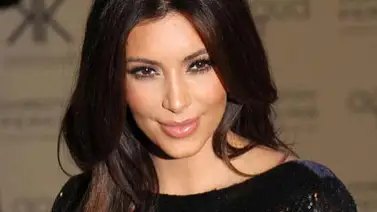Kim Kardashian se desnuda en pleno desierto Kim Kardashian se desnuda en pleno desierto
