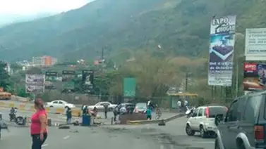 Cierran paso en la Santa Lucía-Mariches por protesta Cierran paso en la Santa Lucía-Mariches por protesta