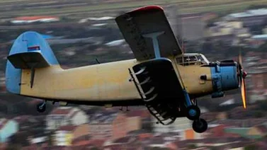 An-2, el avión que puede "volar" hacia atrás