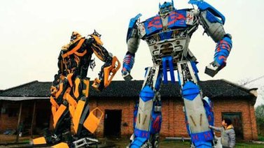 Chinos crean réplicas de los Transformers en tamaño real
