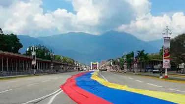 Extenderán la bandera más grande de Venezuela este lunes en Caracas Extenderán la bandera más grande de Venezuela este lunes en Caracas