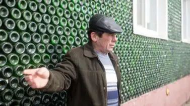 Hombre usó 12.000 botellas de champagne para construir su casa Hombre usó 12.000 botellas de champagne para construir su casa